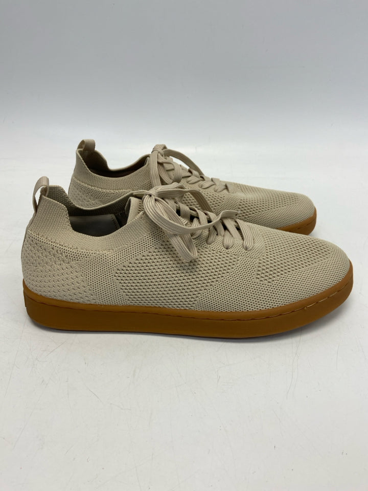 NWOT Size 10 Cream Lace-Up Fabric Men&