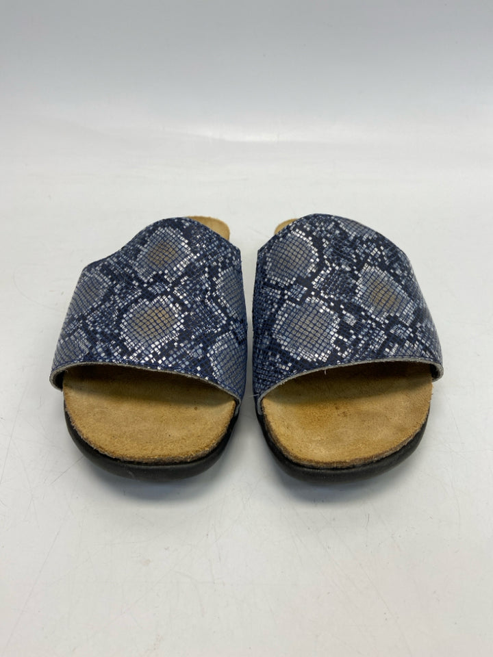Naot  Size 38 Navy Sandals