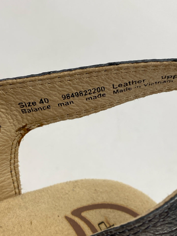 Dansko  Size 40 Silver Sandals