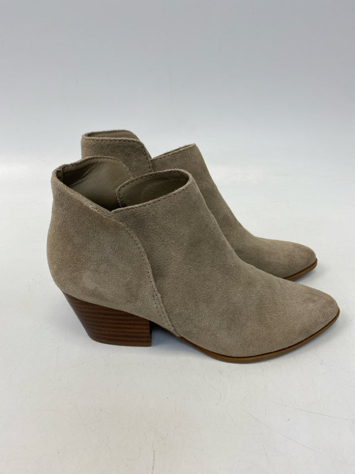 Dolce Vita US Shoe Size 6.5 Cream Suede Boots