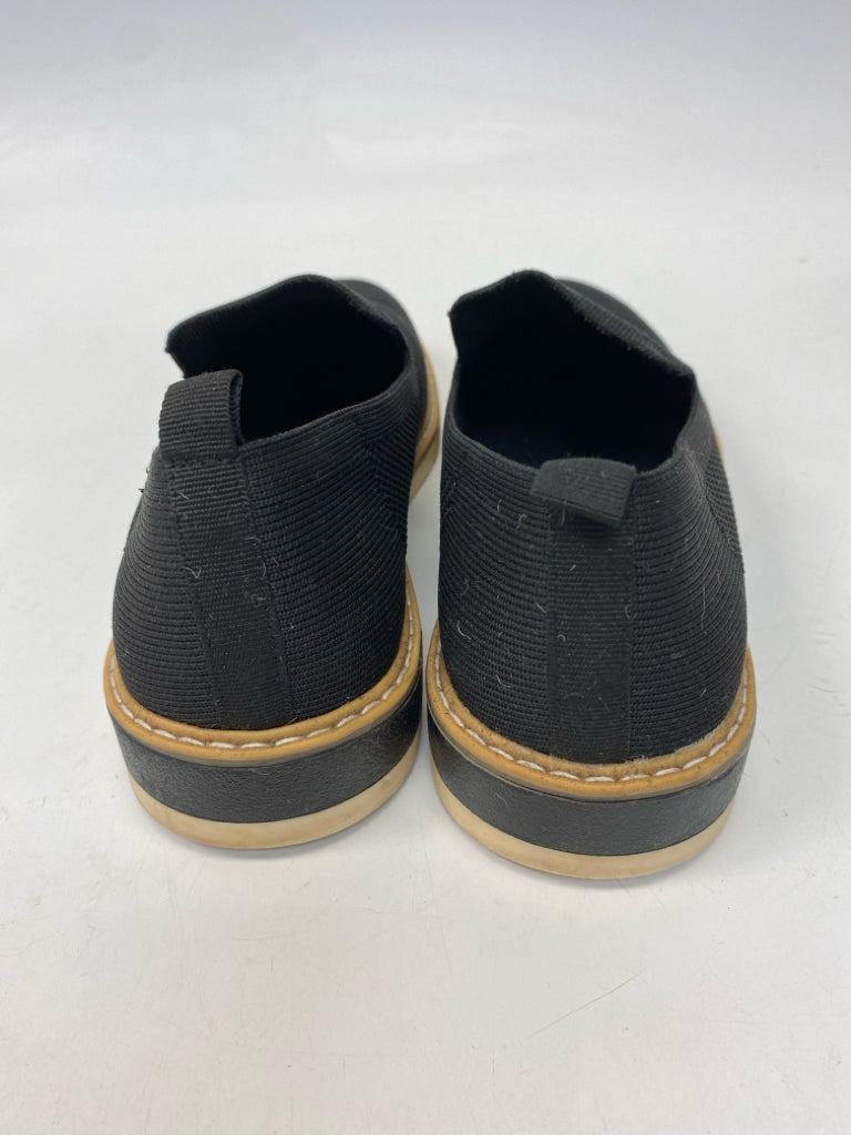 Taryn Rose  Size 9 Black Sneakers