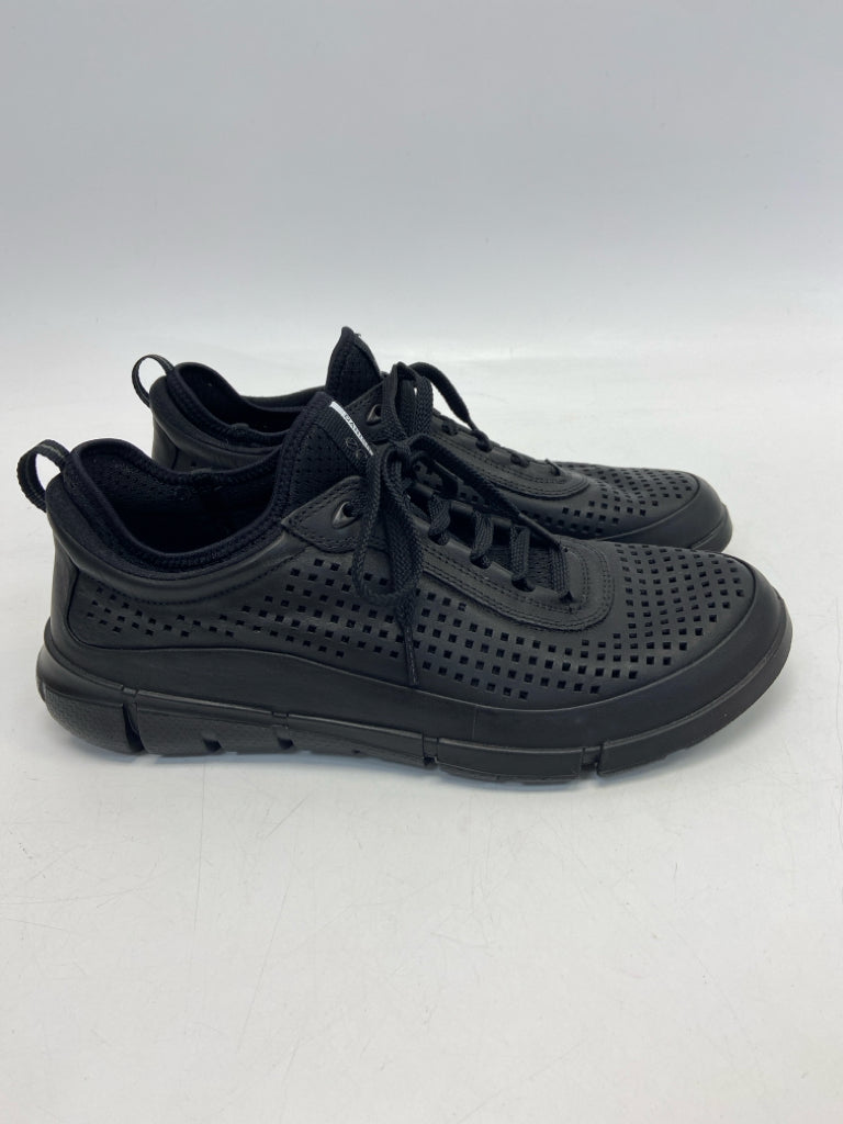 Ecco  Size 42 Black Perforated Sneakers
