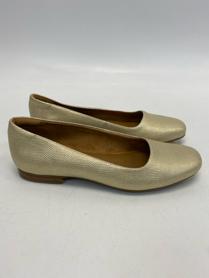 NWOT Naturalizer  Size 8 Gold Shimmery Flats