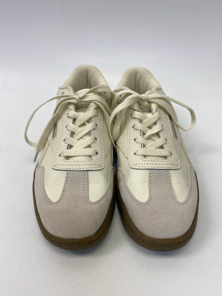 Reebok  Size 8 Cream Peach Lace-up Sneakers