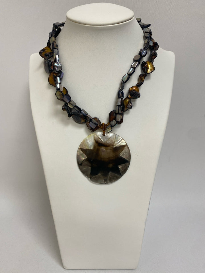 NWT Multi Color Iridescent Shells Necklace