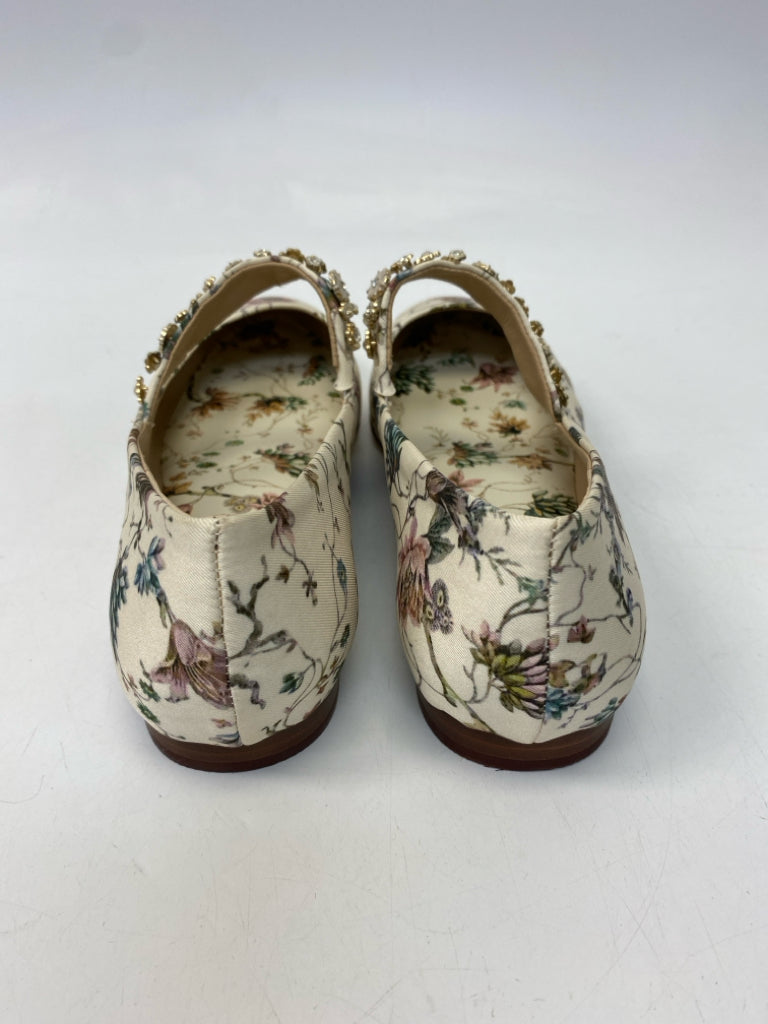 NWOT Antonio Melani  Size 8.5 Cream Multi-Color Floral Fabric Flats