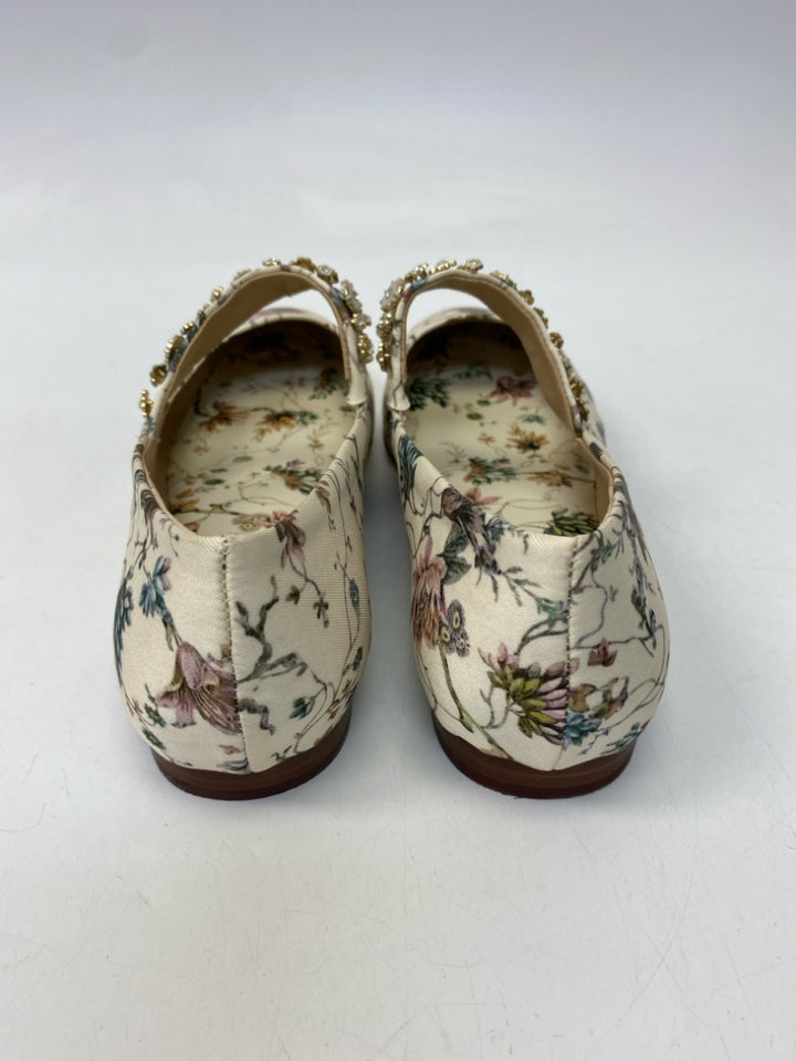 NWOT Antonio Melani  Size 8.5 Cream Multi-Color Floral Fabric Flats
