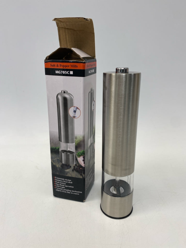 NEW/BOX Silver Salt/Pepper