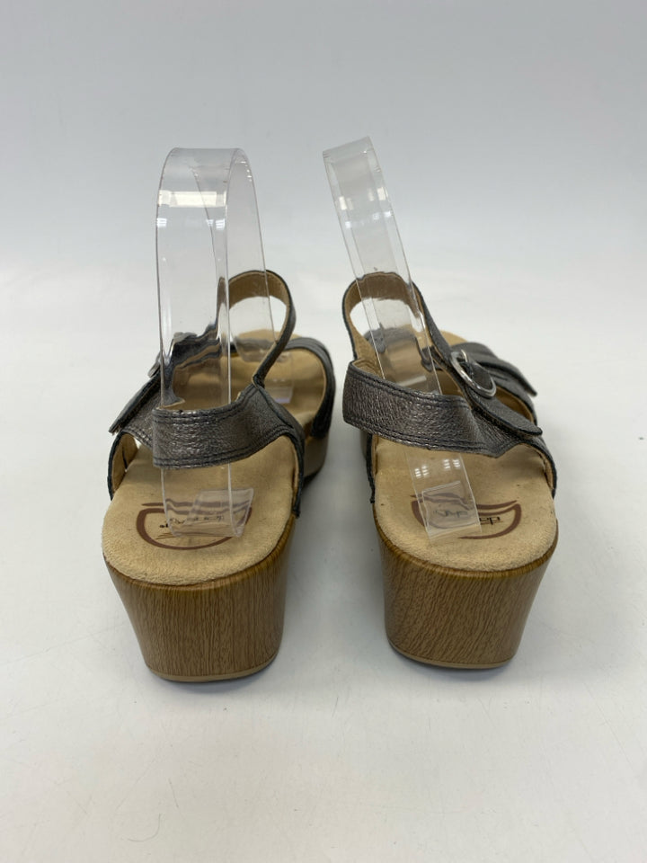 Dansko  Size 40 Silver Sandals