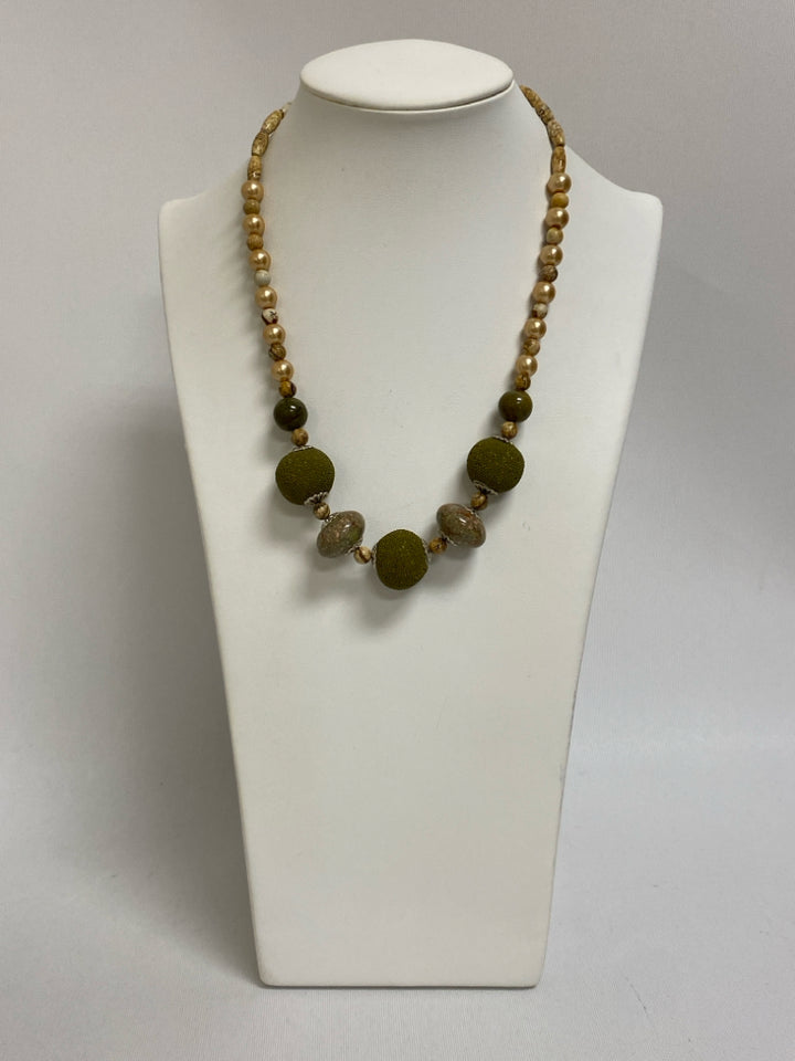 Tan Green Stones Necklace