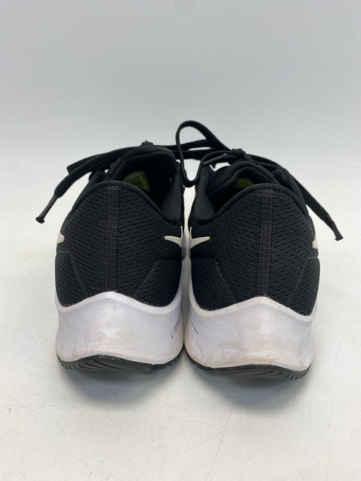 Nike  Size 9 Black White Lace-up Sneakers