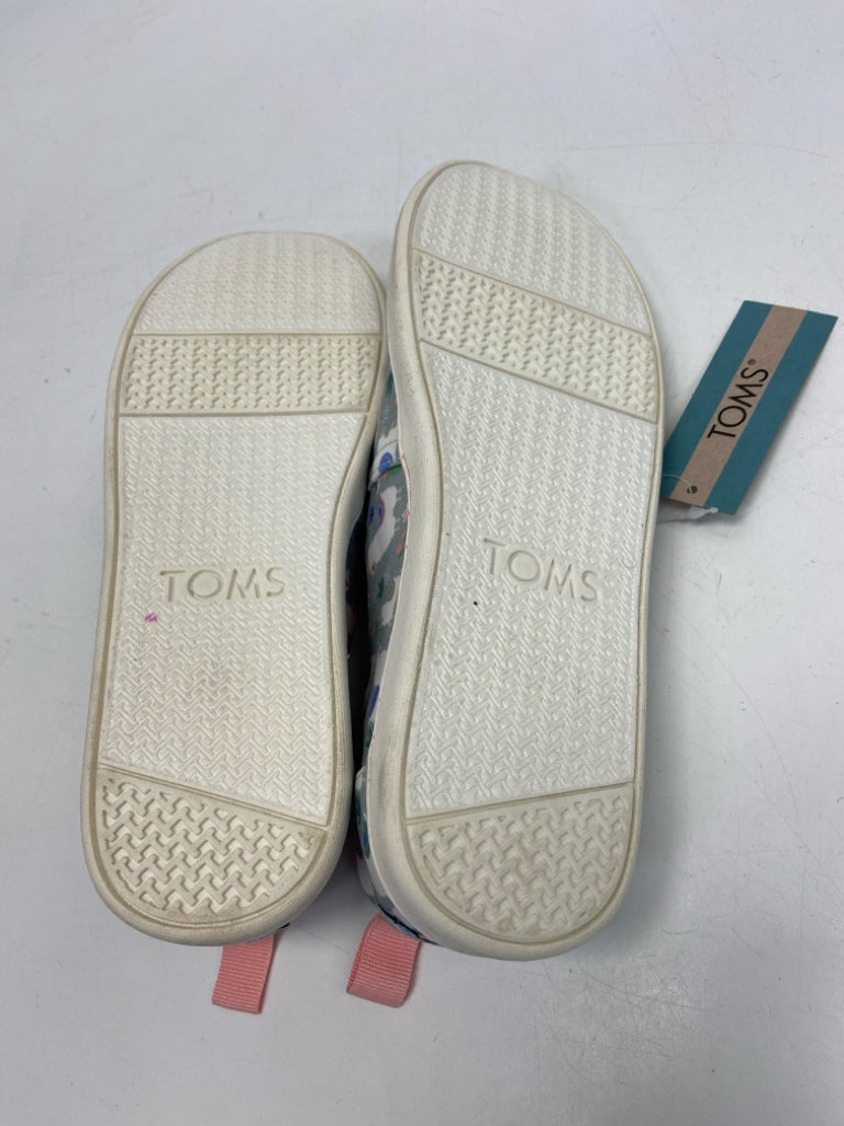 NWT Toms SIZE 5 Gray White/Multi Llama Girl&