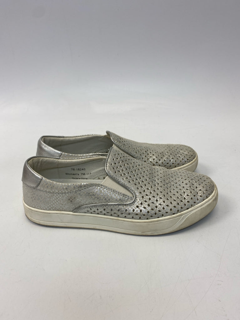 Johnston/Murphy  Size 7 Silver Perforated Sneakers