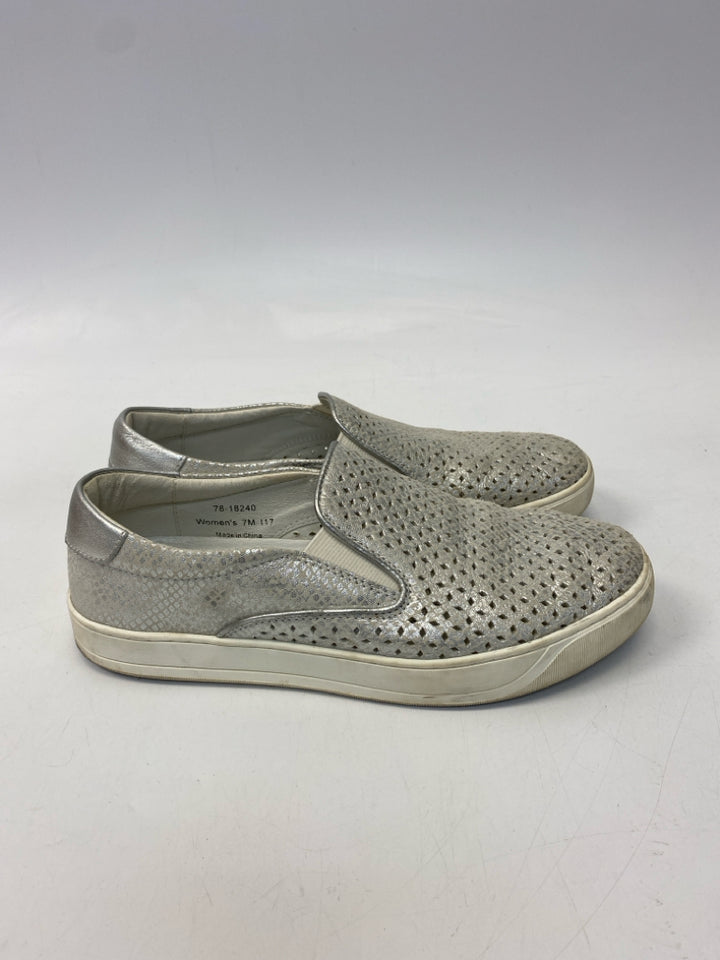 Johnston/Murphy  Size 7 Silver Perforated Sneakers