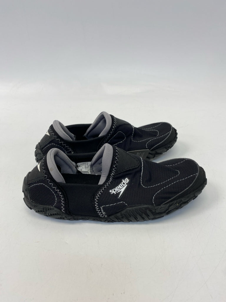 NWT Speedo  Size 6 Black Gray Flats