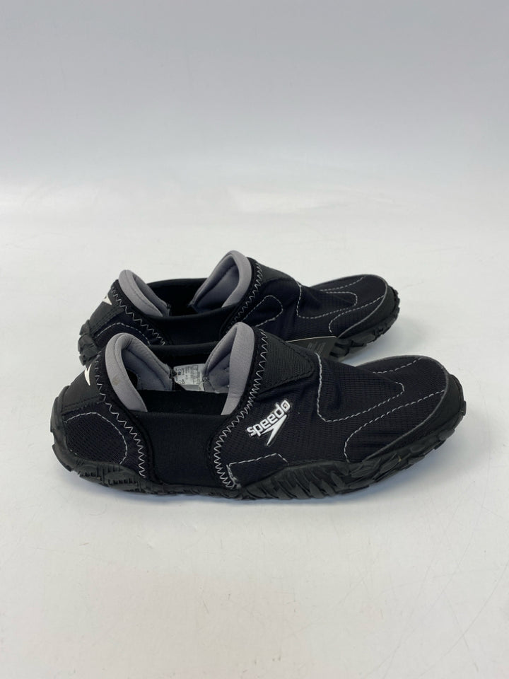 NWT Speedo  Size 6 Black Gray Flats