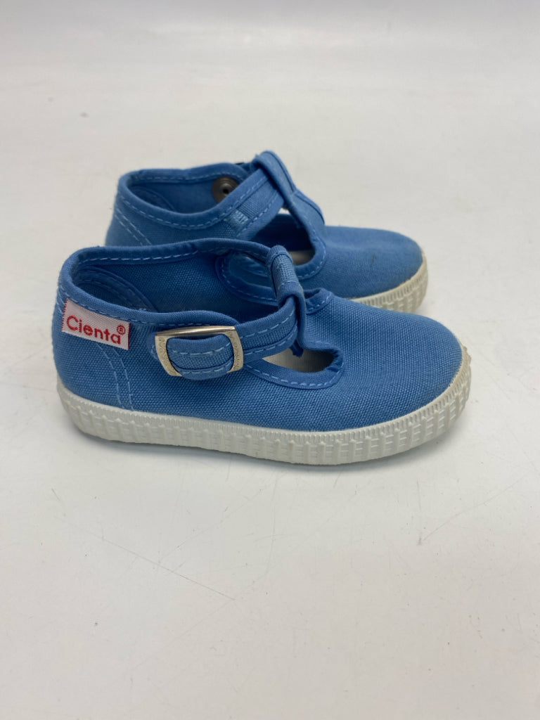SIZE 20 Blue White Girl&