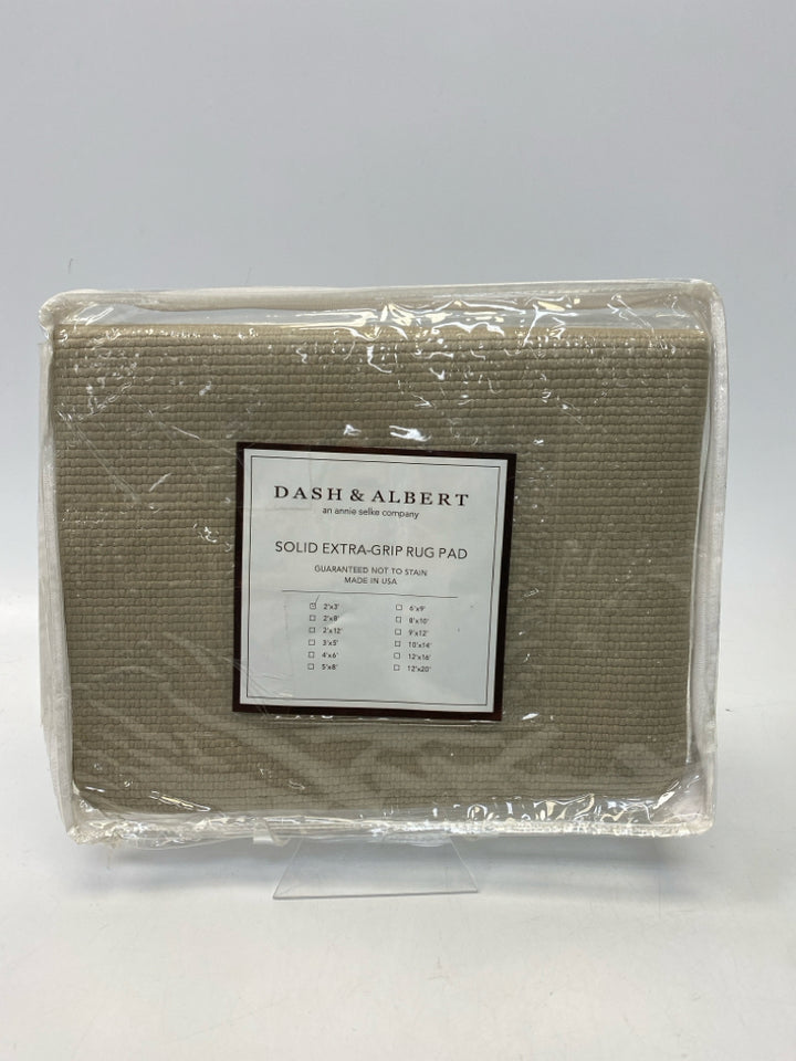 NEW/PKG Rug