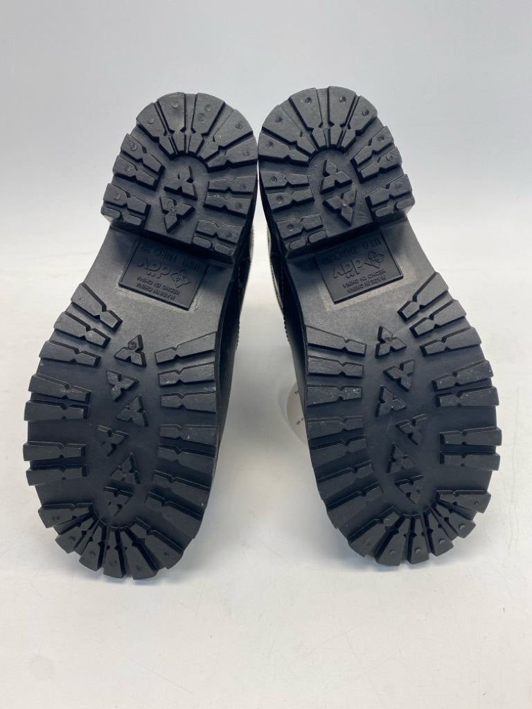 NWT US Shoe Size 9 Black Quilted Boots