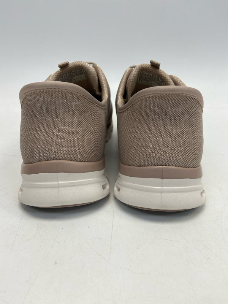 Skechers  Size 9 Cream Sneakers