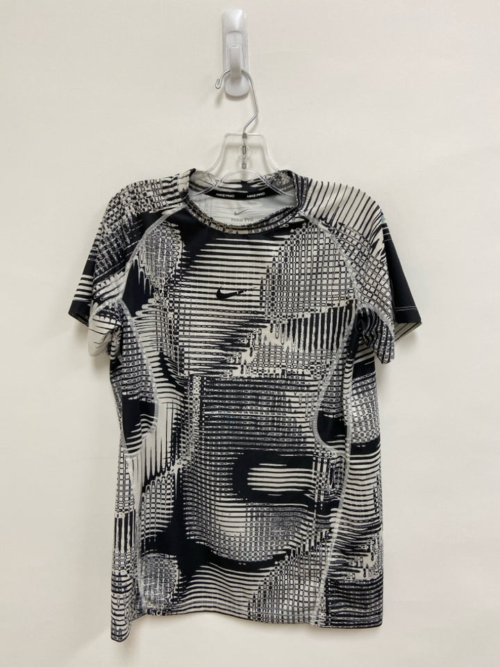 Nike SIZE L Black/White Short Sleeve Boy&