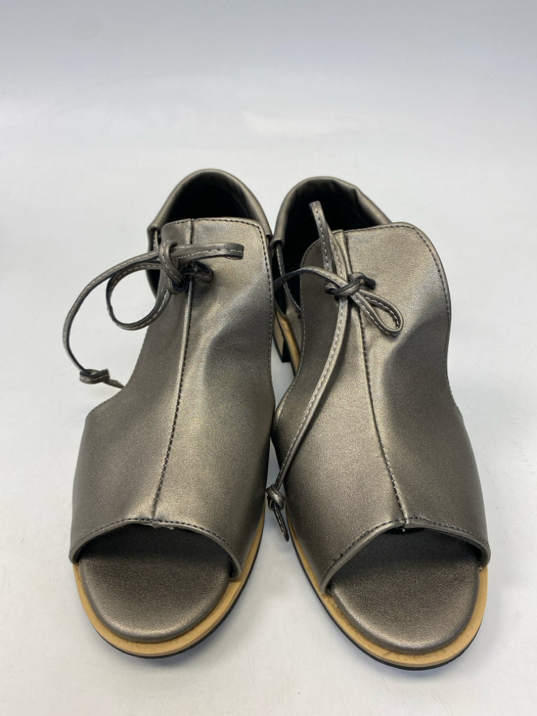 NWOT  Size 42 Pewter Sandals