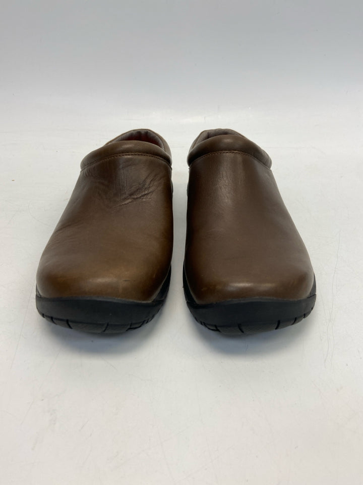 Merrell US Shoe Size 9.5 Dark Brown Clogs