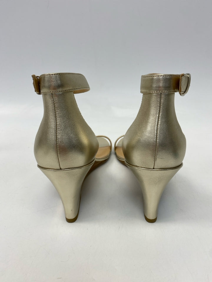 Nine West  Size 11 Gold Shimmery Sandals