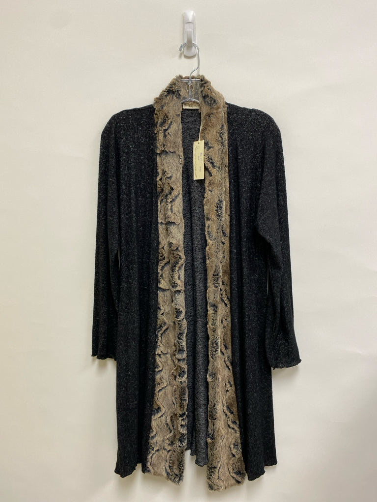 NWT Size M Black Brown Poncho Faux Fur Collar Ladies Sweater