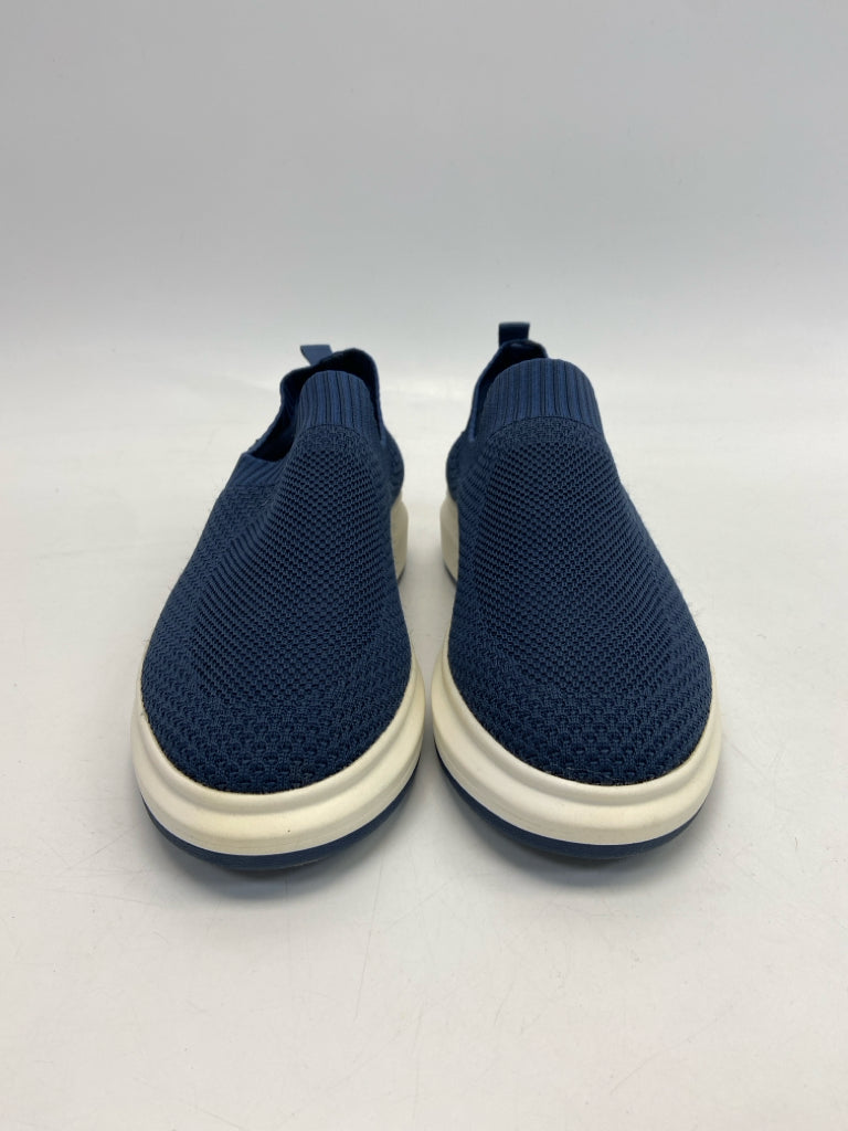 Size 9 Navy Fabric Sneakers