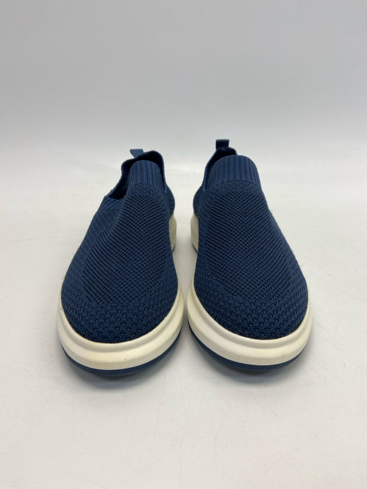 Size 9 Navy Fabric Sneakers