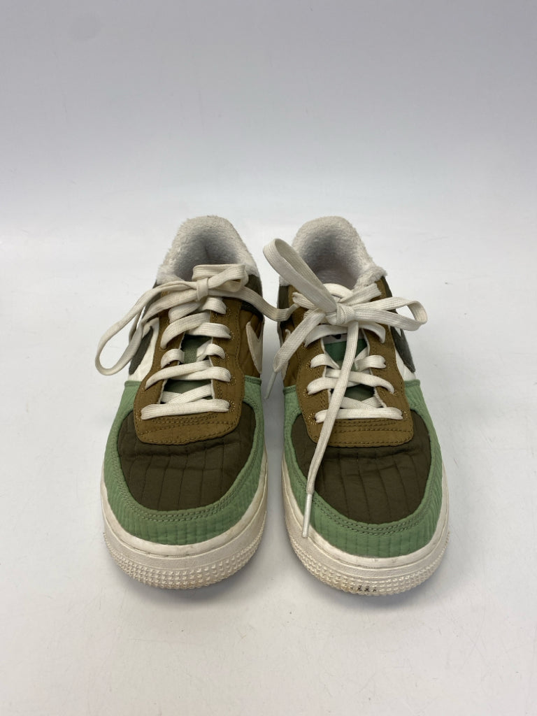 Nike SIZE 6.5 Green Girl&