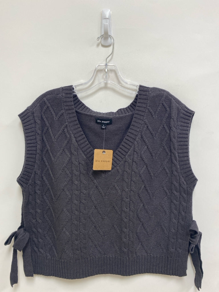NWT blu pepper Size L Charcoal Cable Knit Ladies Sweater Vest