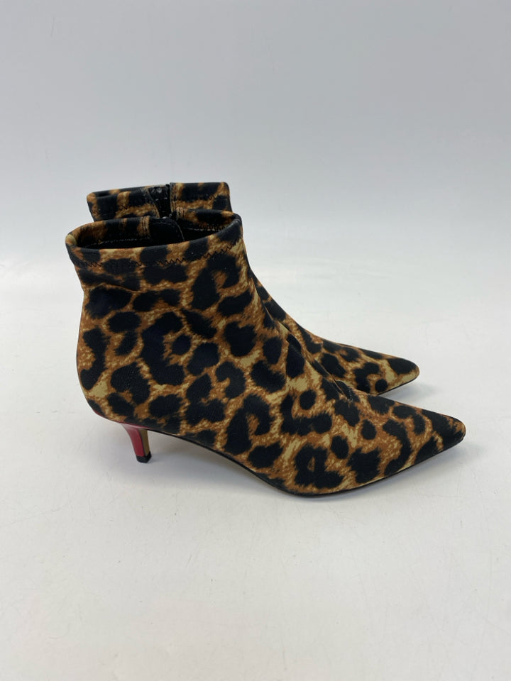 Betsey Johnson  Size 6.5 Black/Brown Side Zipper Boots