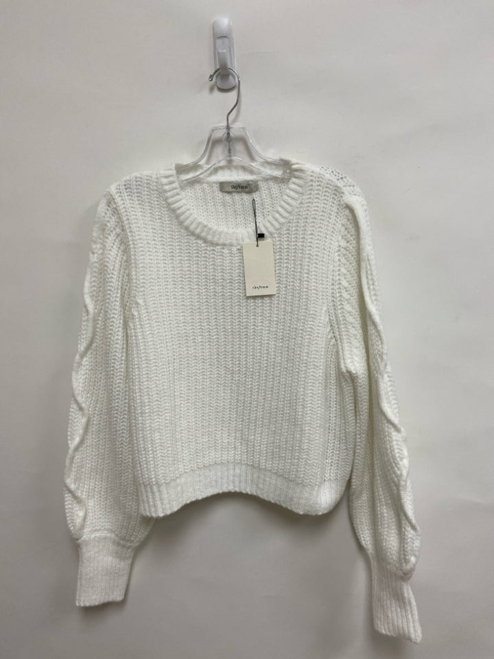 NWT Size M White Chunky Puff Sleeve Ladies Sweater