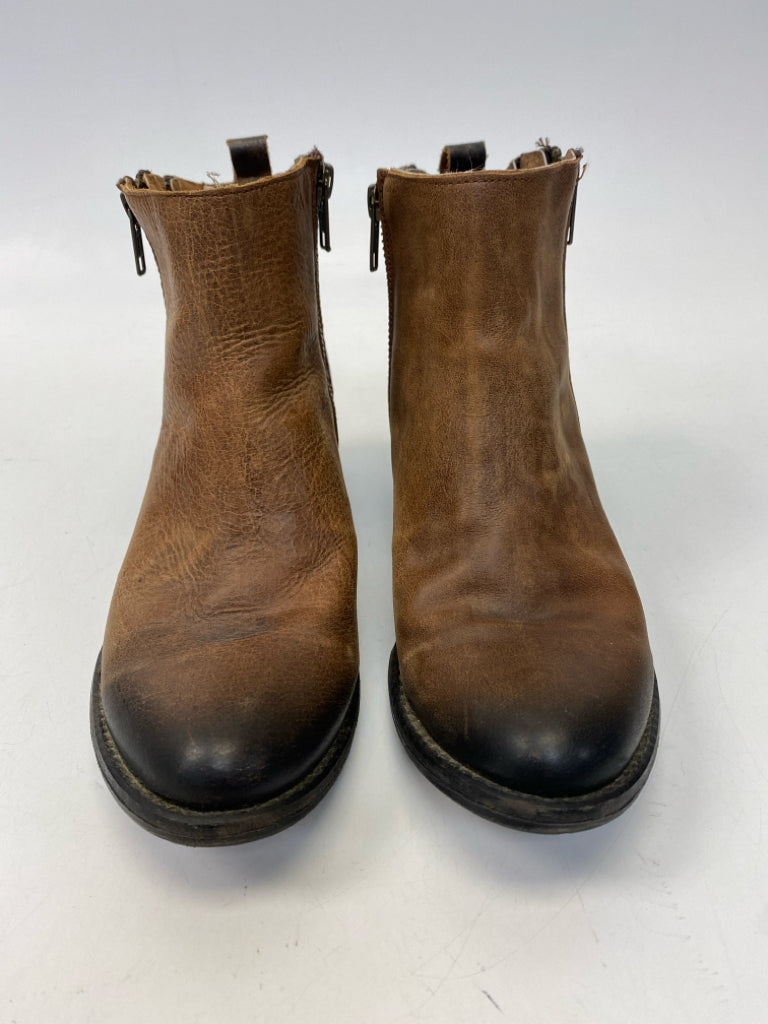 Size 7 Brown Distressed Boots