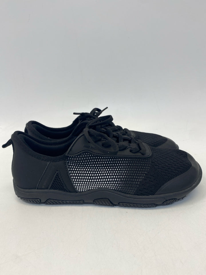 NWT Hike Footwear EU Shoe Size 40 US Shoe Size Black Lace-up Sneakers