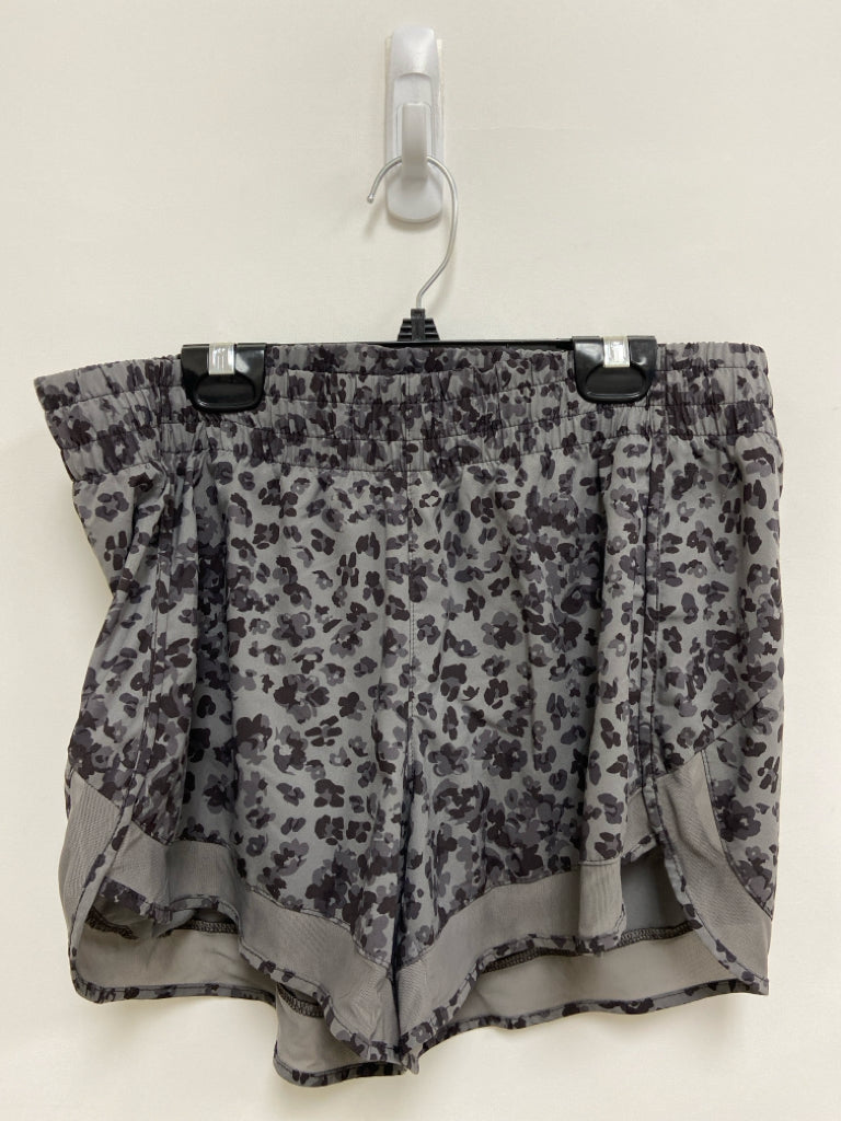 Athleta Size M Gray Black Animal Print Ladies Shorts