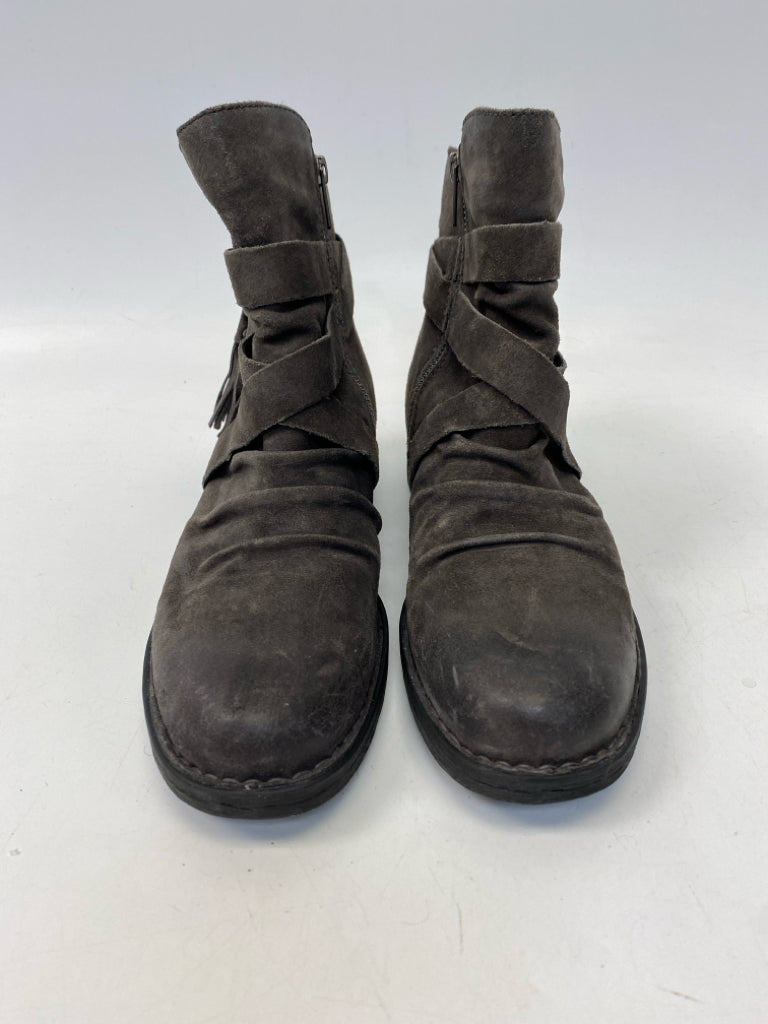 Born US Shoe Size 8 Gray Distressed Leather Boots