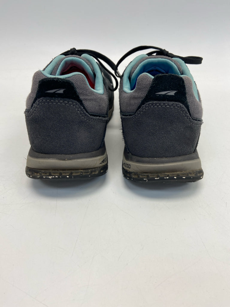 Size 9 Dark Gray Aqua Lace-up Sneakers