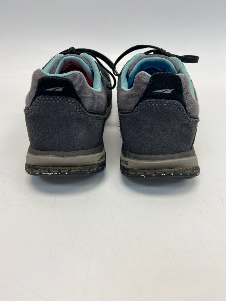 Size 9 Dark Gray Aqua Lace-up Sneakers