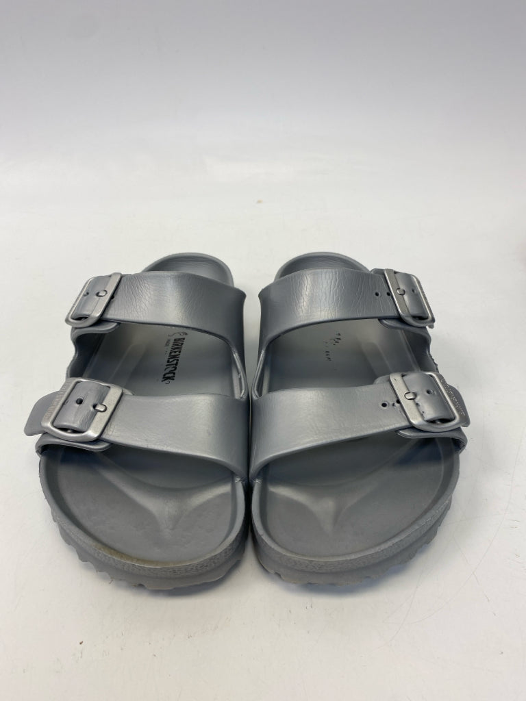 Birkenstock  Size 41 Silver Buckle(s) Sandals