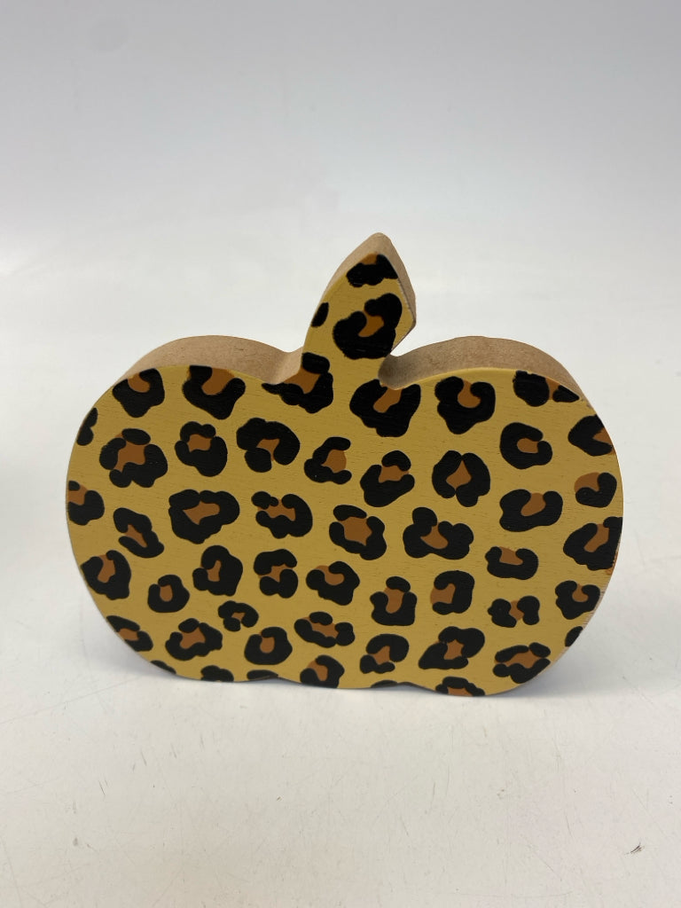 Cream Black/Brown Pumpkin Wood Fall