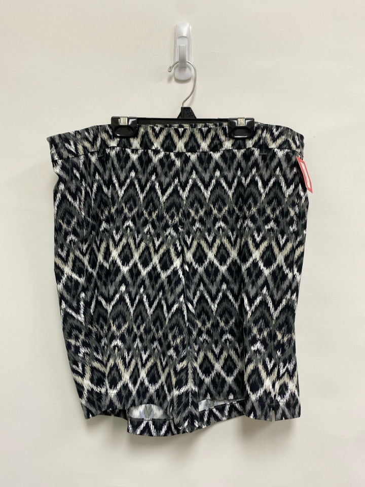 NWT Spanx Size XL Black/White Gray Pull-on Ladies Shorts