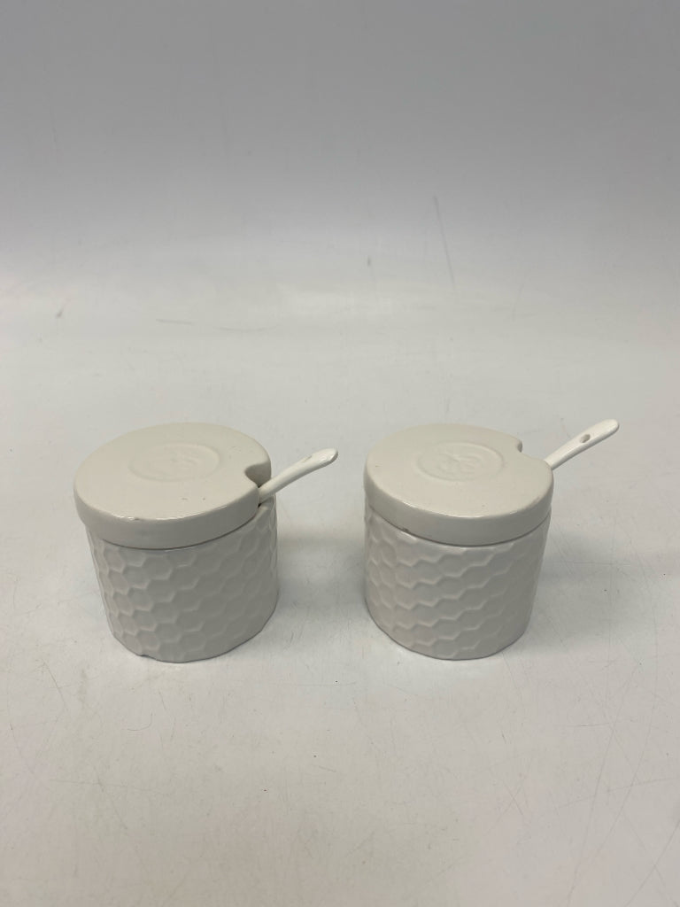 White Salt/Pepper