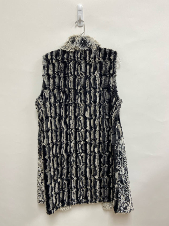 NWT Size M Gray Black Fuzzy Drape Ladies Vest