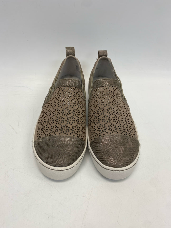 NWT Jambu  Size 8.5 Taupe Sneakers