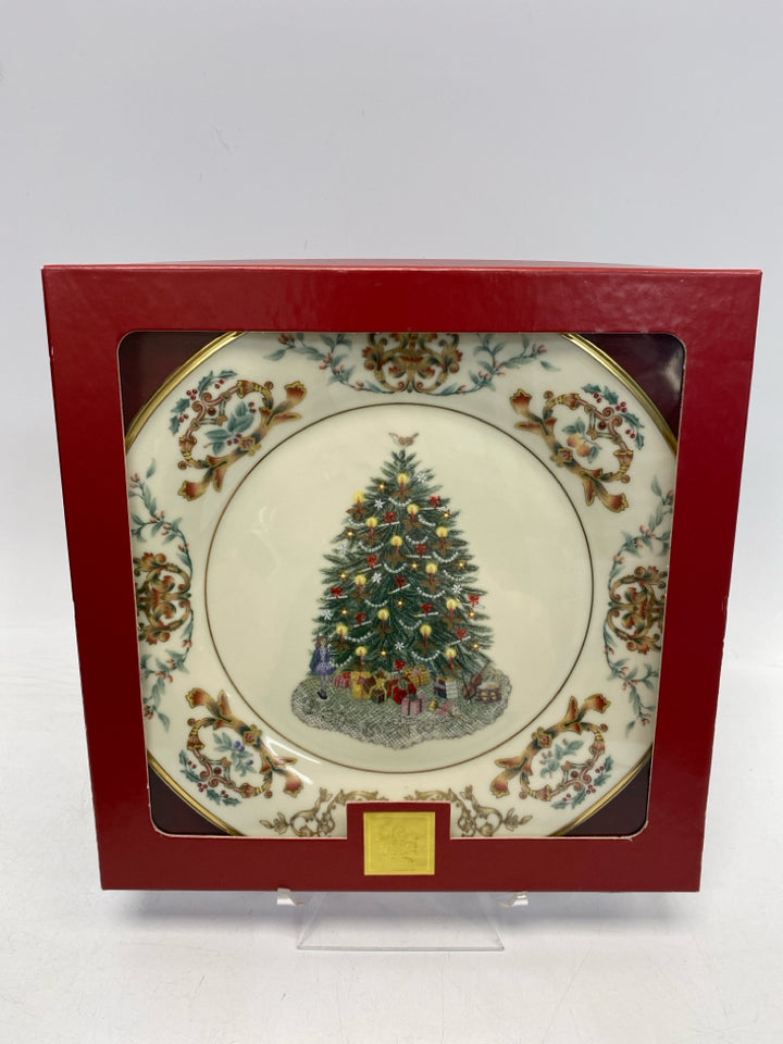 Lenox Cream Green/Multi Christmas Decorative Plate
