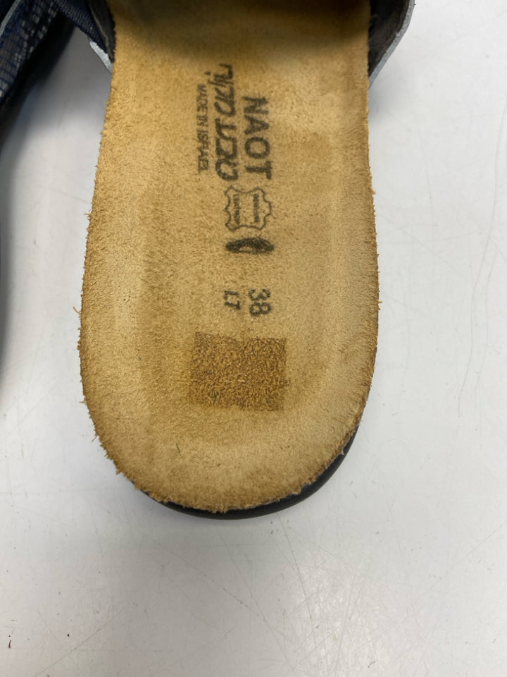 Naot  Size 38 Navy Sandals