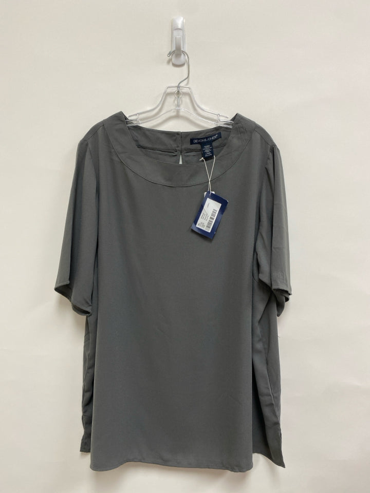 NWT  SIZE  2X Gray Plus Size Top